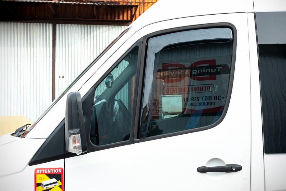 Mercedes Sprinter W906 2006–2018 In-channel window deflectors (smoke, 2 pcs, Cagatay) Photo 2