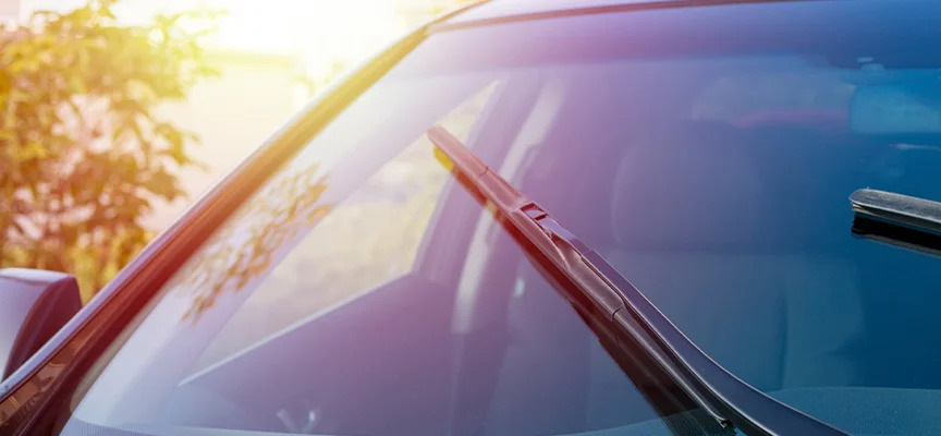 How to extend the service life of a car windshield?