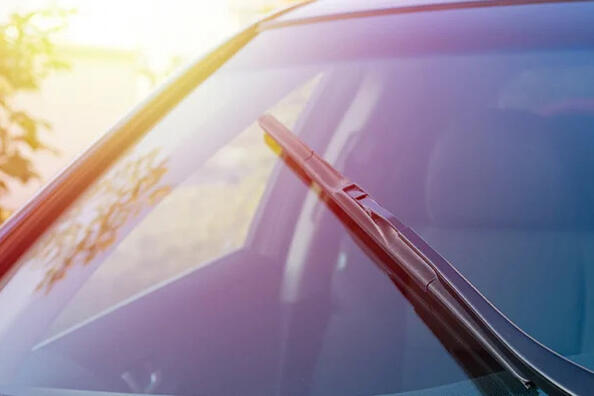 How to extend the service life of a car windshield?
