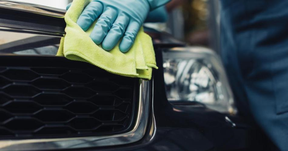 How to properly clean the car radiator grill?