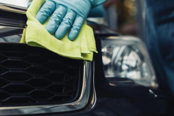 How to properly clean the car radiator grill?