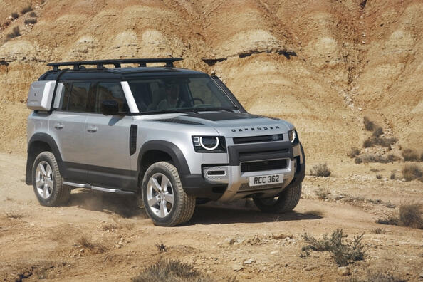 Review of the large powerful SUV Land Rover Defender 110 Photo 2