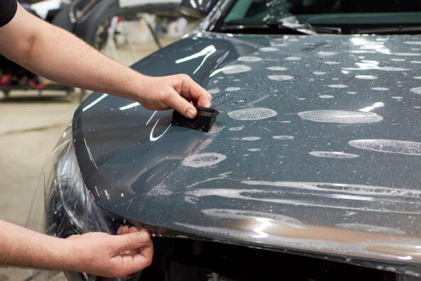 Vinyl or polyurethane: which is better for a car?
