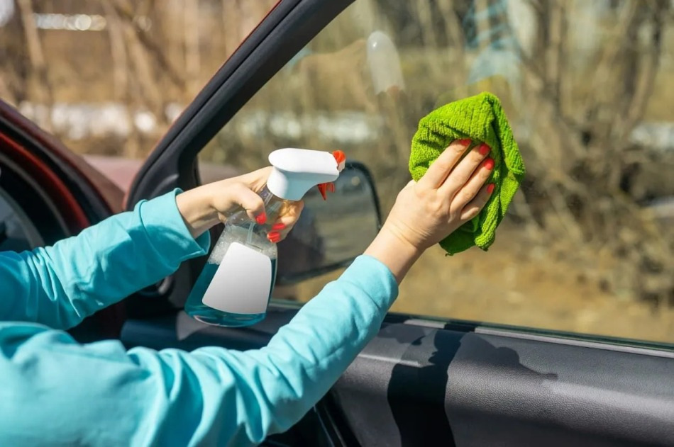 How to care for car glass: cleaning and protection from damage