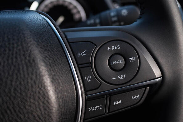 Pros and cons of cruise control in a car