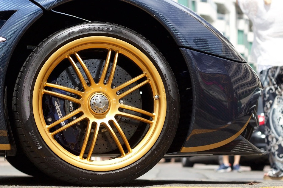 How to choose the color of wheels on a car?