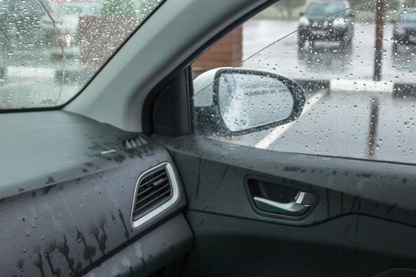 How to protect the car from excessive moisture?