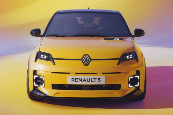 Review of the Renault 5 E-Tech 2024 subcompact electric car
