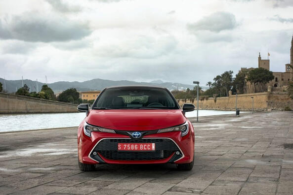 Review of the hatchback Toyota Corolla Hatchback Hybrid