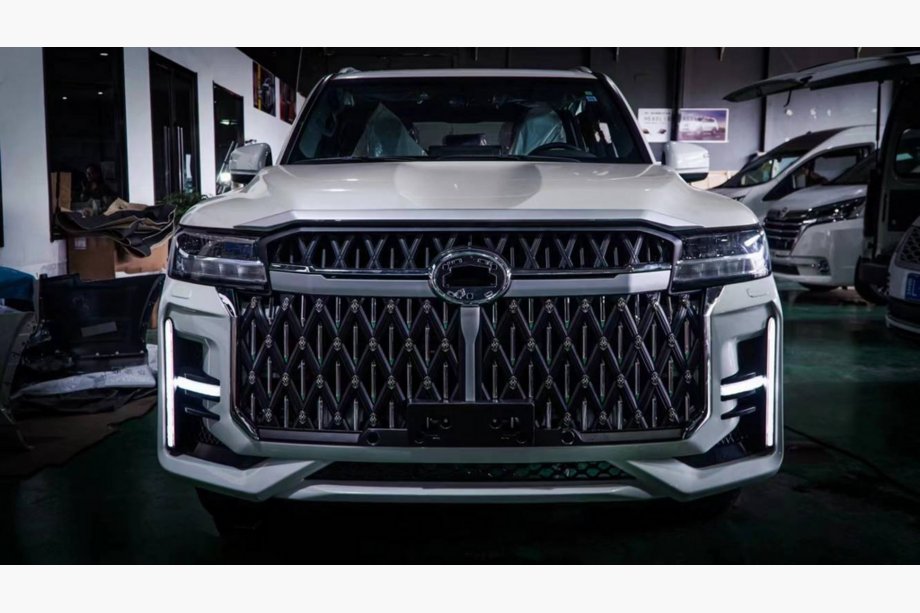 Toyota Land Cruiser 300 2021- VIP Full Body Kit Image