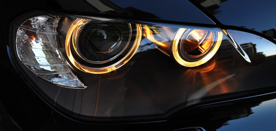 B-lenses in the car: what are they and what are their advantages?