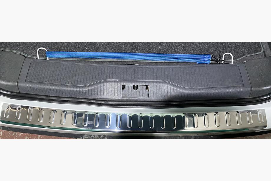 Opel Zafira B 2005–2011 Rear Bumper Protector Carmos V2 Stainless Steel Image