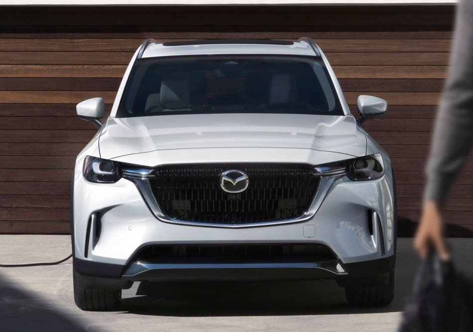 Review of the full-size flagship crossover Mazda CX-90