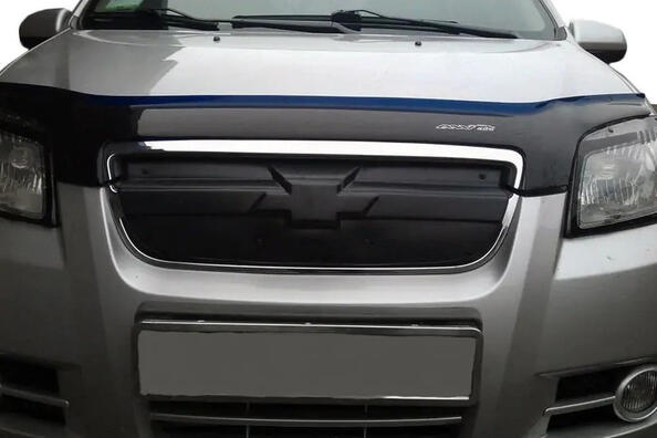 How to close the radiator grille of a car?