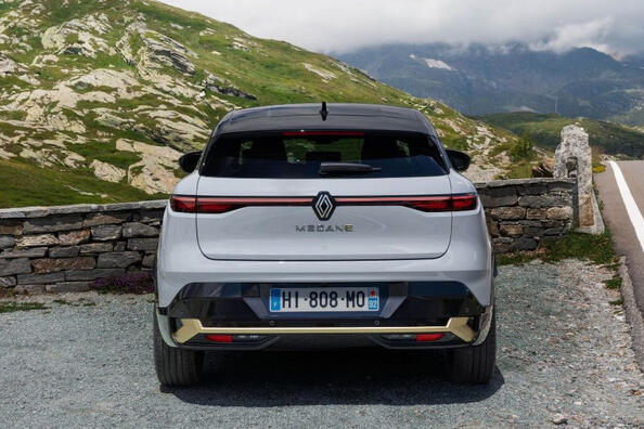 Renault Megane E-Tech Electric review: 40, 60 & 67 kWh, range and charging Photo 4