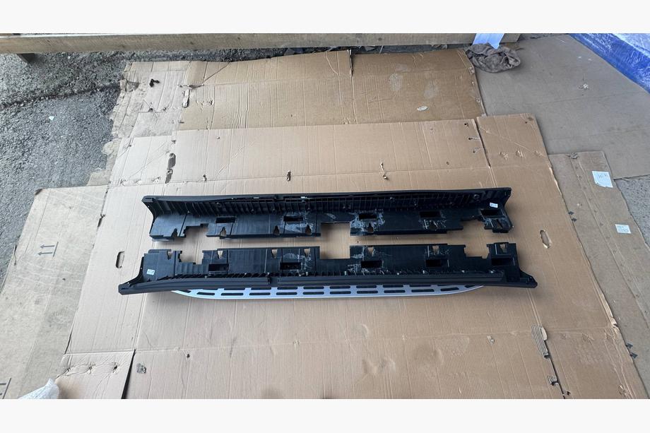 Mercedes GLE W167 2018- Clearance Side steps (no mounting hardware, 2 pcs, OEM) Image