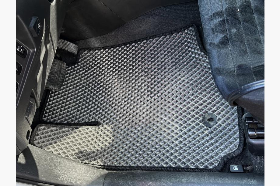 Mitsubishi Outlander 2001-2006 EVA Floor Mats (black) Image
