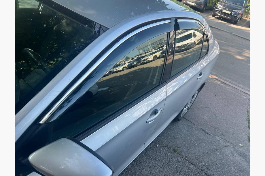 Skoda Rapid 2012-2019 Window Deflectors with Chrome Trim Niken Luxury (4 pcs) Image