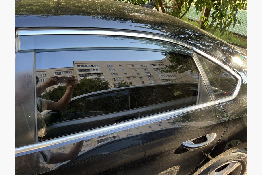 Volkswagen Passat B7 2012-2015 Window Deflectors with Chrome Trim Niken Luxury (USA, 4 pcs) Photo 4