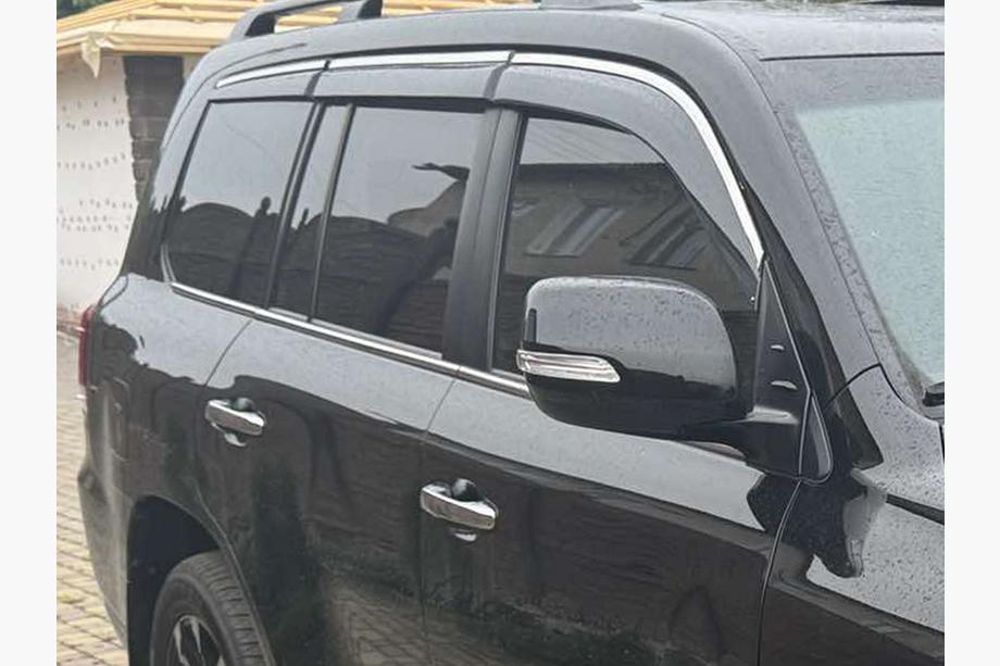 Lexus LX570/450d 2008-2022 Window Deflectors with Chrome Trim Niken Luxury (2008-2015, 6 pcs) Image