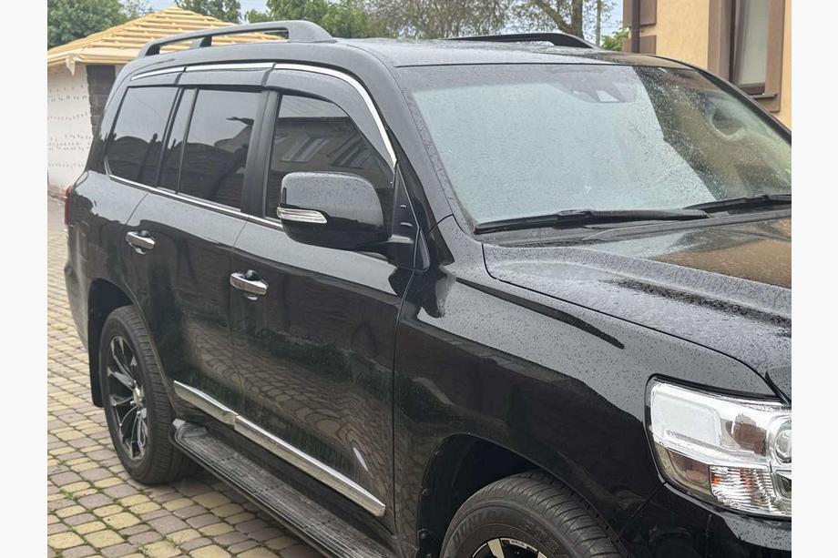 Toyota Land Cruiser 200 2007-2021 Window Deflectors with Chrome Trim Niken Luxury (6 pcs) Image
