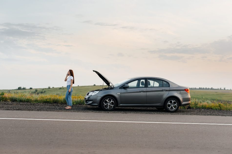 What to do if the car stalls in the middle of the road?