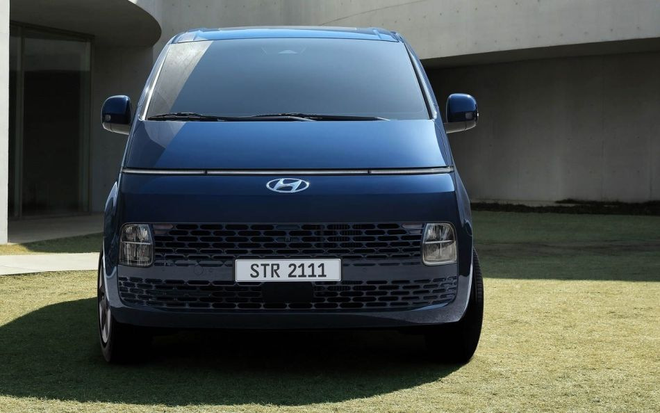Hyundai Staria Review: A New Look at Minivans
