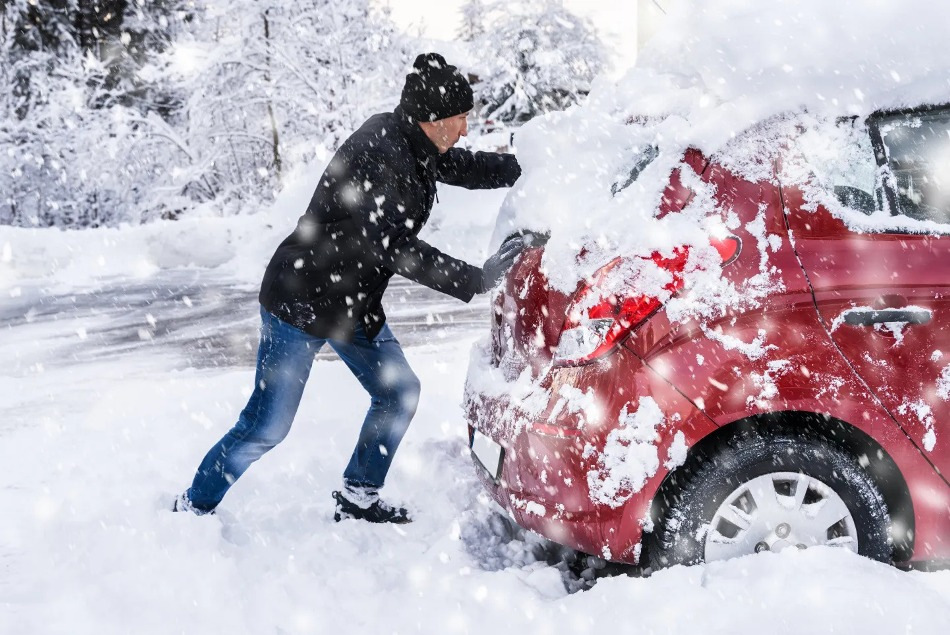 How to pull a car out of a snowdrift?