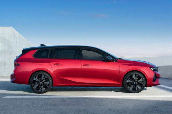 Opel Astra Sports Tourer Electric review: an electric wagon with character Photo 2