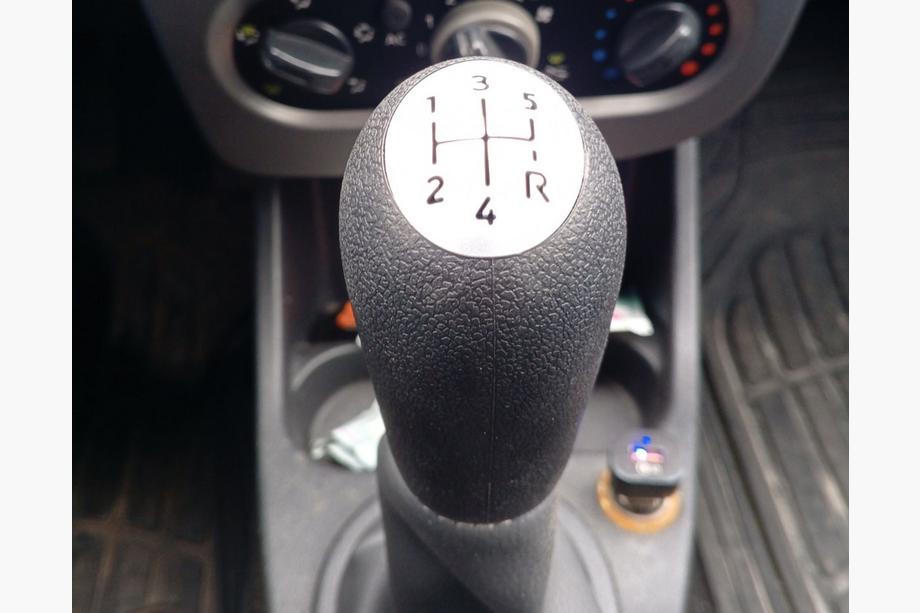 Dacia Logan MCV 2004-2014 Gear Shift Knob 8200079112 (black with gray) Image