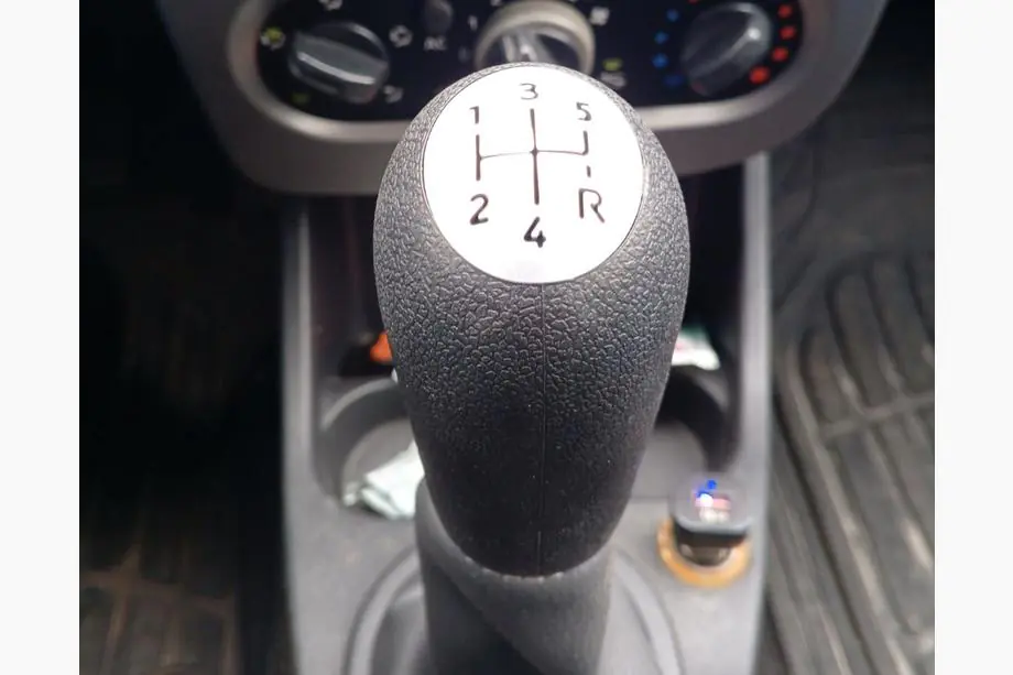 Renault Logan I 2008-2013 Gear Shift Knob 8200079112 (black with gray) Image