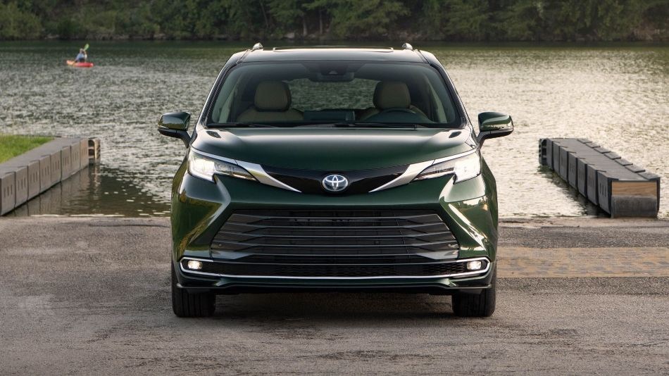 Review of the fourth version of the Toyota Sienna minivan