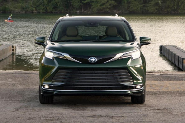 Review of the fourth version of the Toyota Sienna minivan