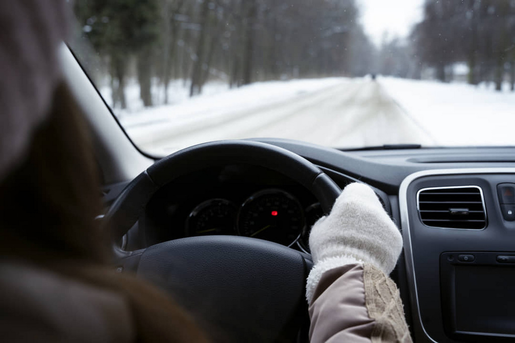 How to protect the car interior from dirt and moisture in winter?