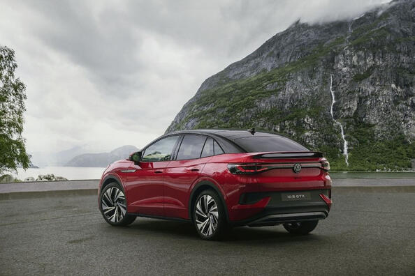 2024 Volkswagen ID.5 GTX Review: Powerful Electric Crossover Photo 3