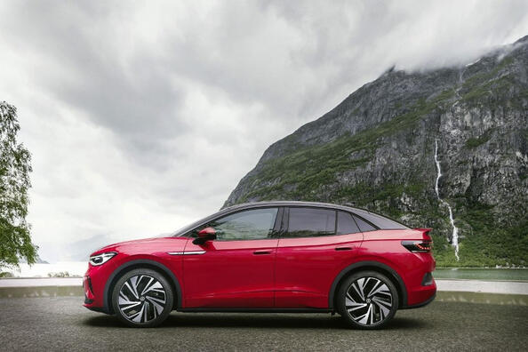2024 Volkswagen ID.5 GTX Review: Powerful Electric Crossover Photo 2