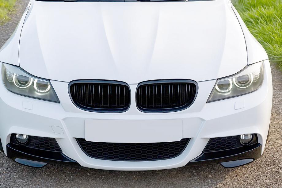 BMW 3 Series E90/E91 2005-2011 M-Look Kidney Grilles (2008-2011, Gloss Black) Image