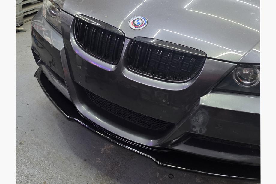 BMW 3 Series E90/E91 2005-2011 Kidney Grilles M-Look (for E-90/91, 2005-2008, Gloss Black) Image
