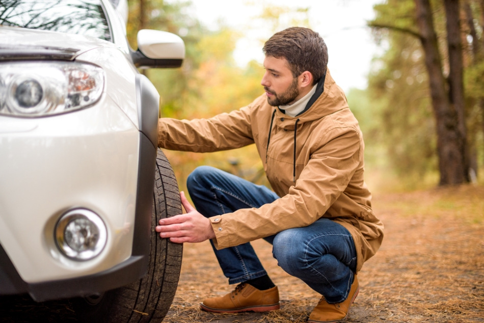 How to check the car before a long trip