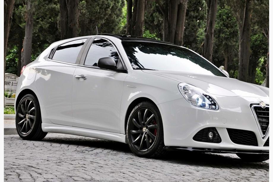 Alfa Romeo Giulietta 2010-2020 Side Skirts DPT (Gloss Black) Image