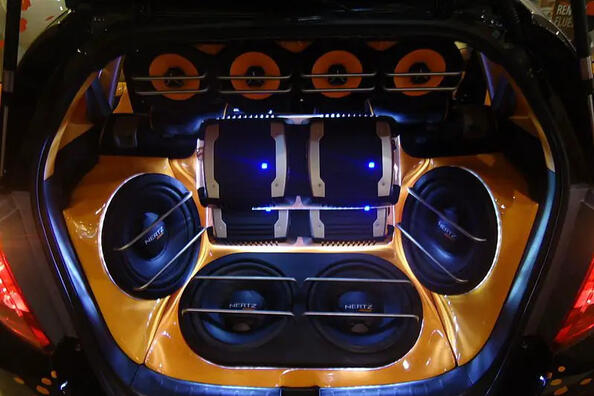 What determines the sound quality in a car?