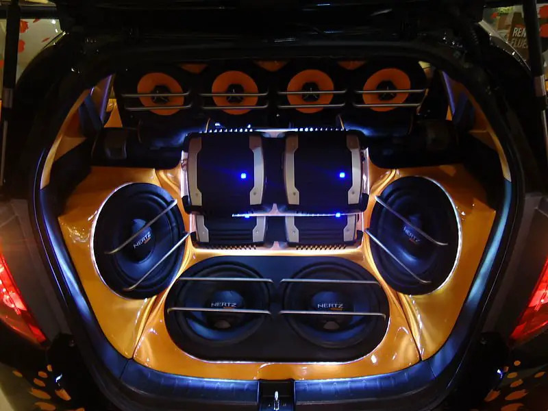 What determines the sound quality in a car?