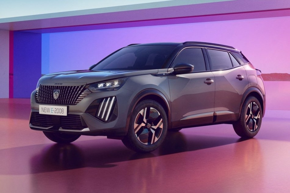 Peugeot e-2008 facelift 2023: review of the updated electric crossover