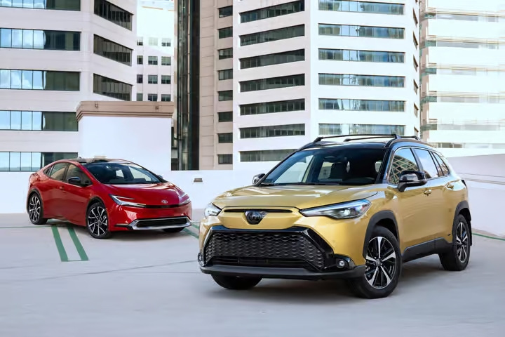 Hybrid or electric car: which is better to choose?