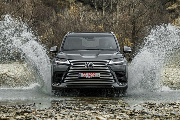 Review of the fourth generation Lexus LX