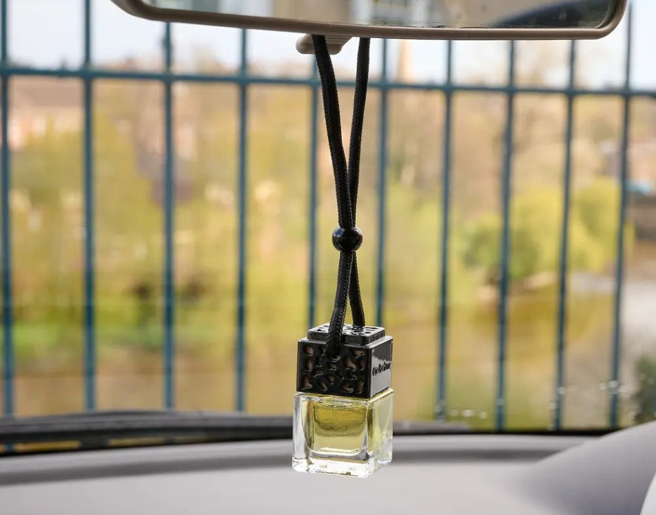 How to choose a fragrance for the car interior that won’t irritate?