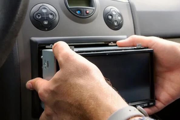 Replacing the original car audio system: what you need to know