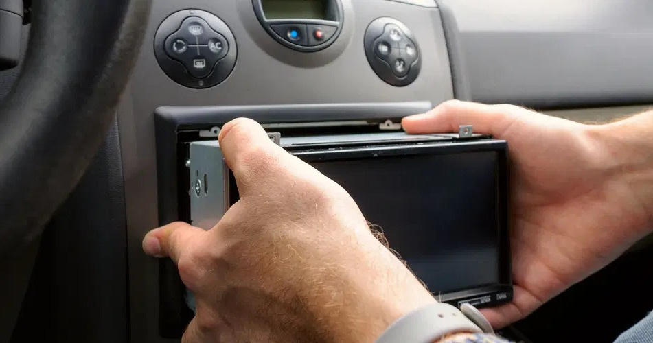 Replacing the original car audio system: what you need to know