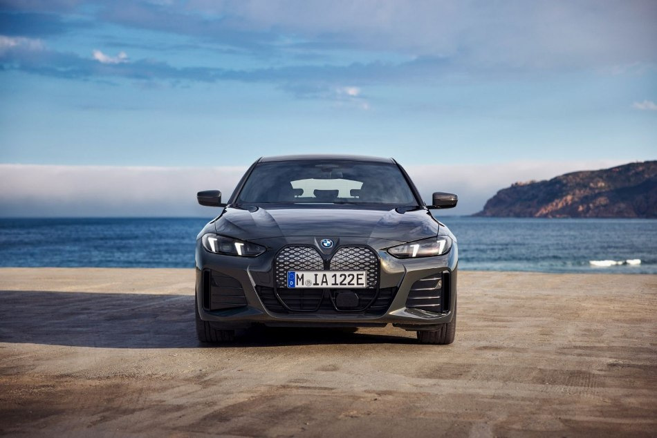 BMW i4 restyling 2024: review of the updated electric car