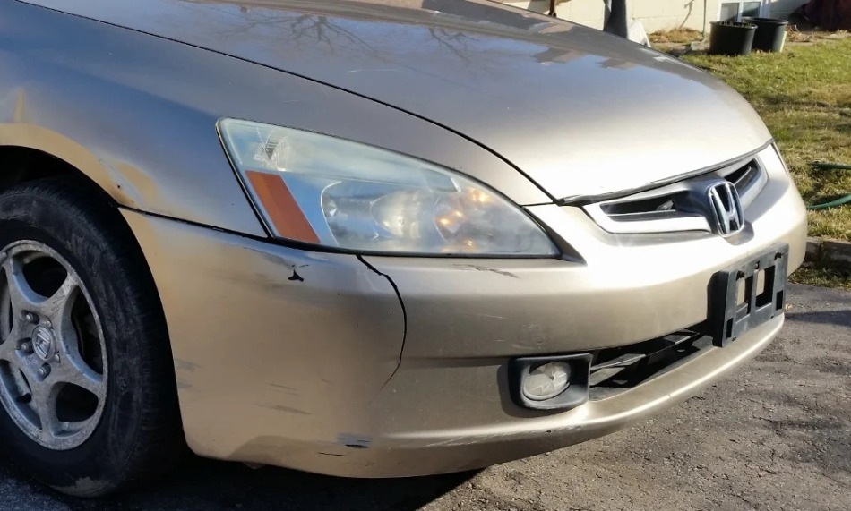 What to do if the plastic bumper of your car is cracked?